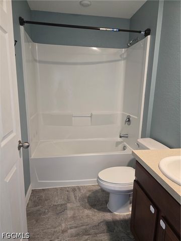 2122 NE 13th PL, Cape Coral, FL 33909