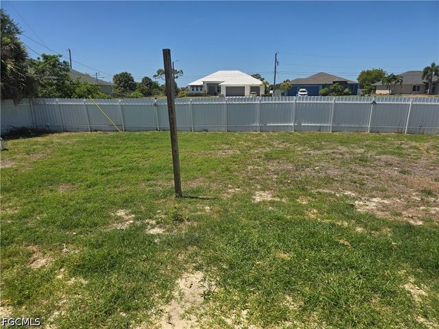 2122 NE 13th PL, Cape Coral, FL 33909