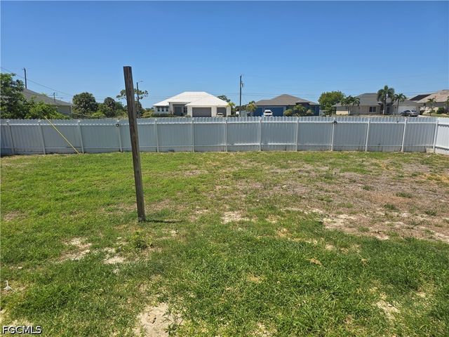 2122 NE 13th PL, Cape Coral, FL 33909