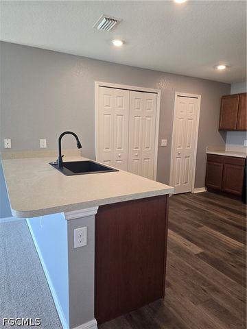 2122 NE 13th PL, Cape Coral, FL 33909