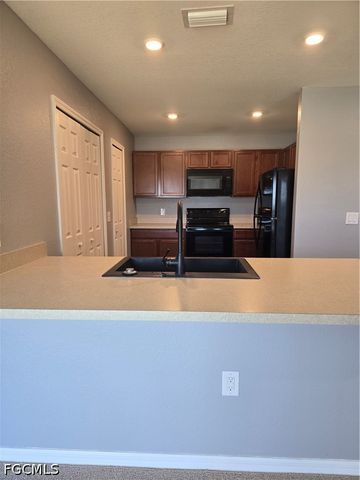 2122 NE 13th PL, Cape Coral, FL 33909