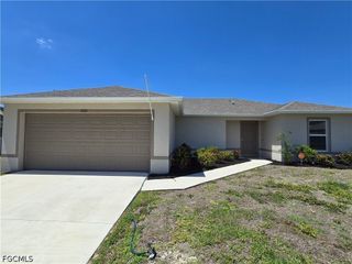 2122 NE 13th PL, Cape Coral, FL 33909