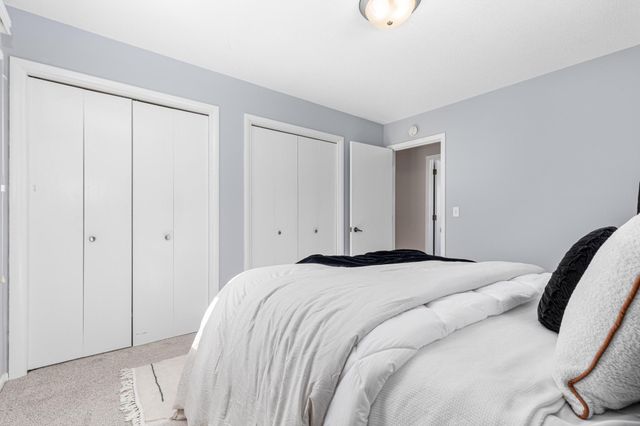 1056 Brooks Avenue W, Roseville, MN 55113