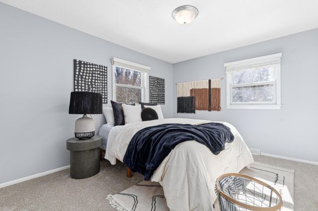 1056 Brooks Avenue W, Roseville, MN 55113