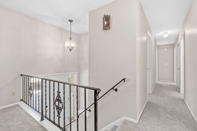 1056 Brooks Avenue W, Roseville, MN 55113