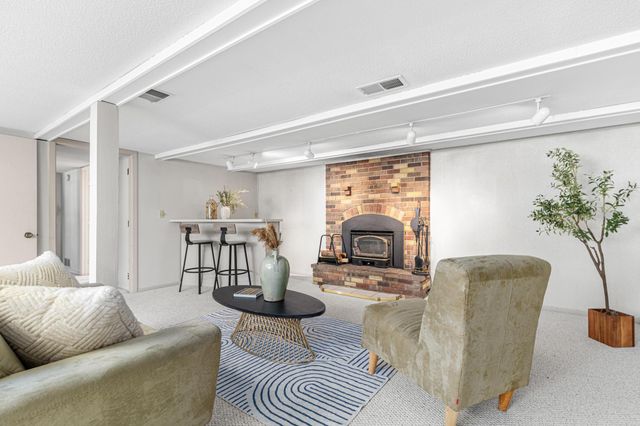 1056 Brooks Avenue W, Roseville, MN 55113