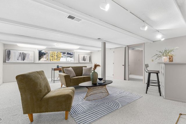 1056 Brooks Avenue W, Roseville, MN 55113