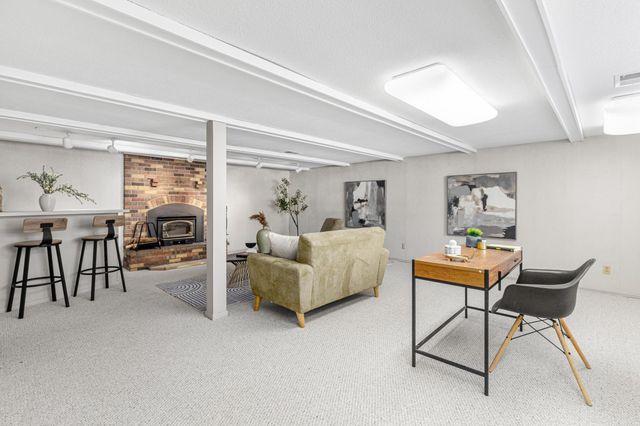 1056 Brooks Avenue W, Roseville, MN 55113