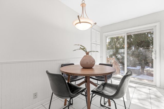 1056 Brooks Avenue W, Roseville, MN 55113