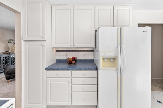 1056 Brooks Avenue W, Roseville, MN 55113