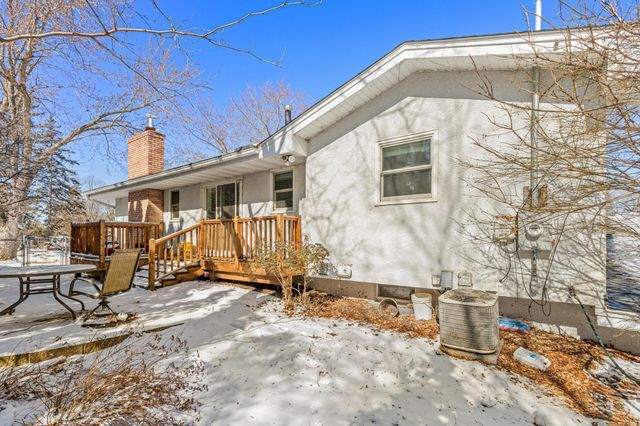 1056 Brooks Avenue W, Roseville, MN 55113