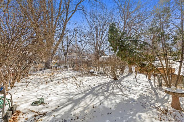 1056 Brooks Avenue W, Roseville, MN 55113