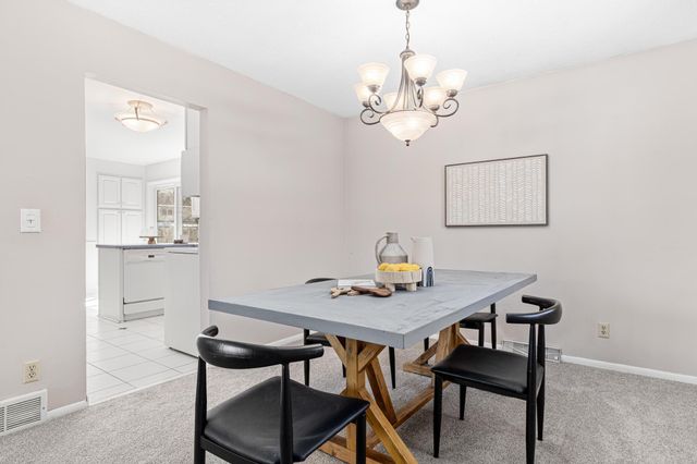 1056 Brooks Avenue W, Roseville, MN 55113