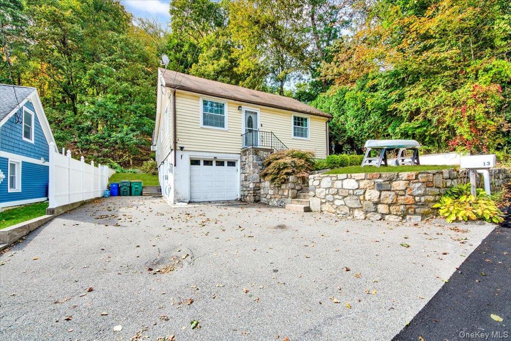 13 Sunset Hill Road, Putnam Valley, NY 10579