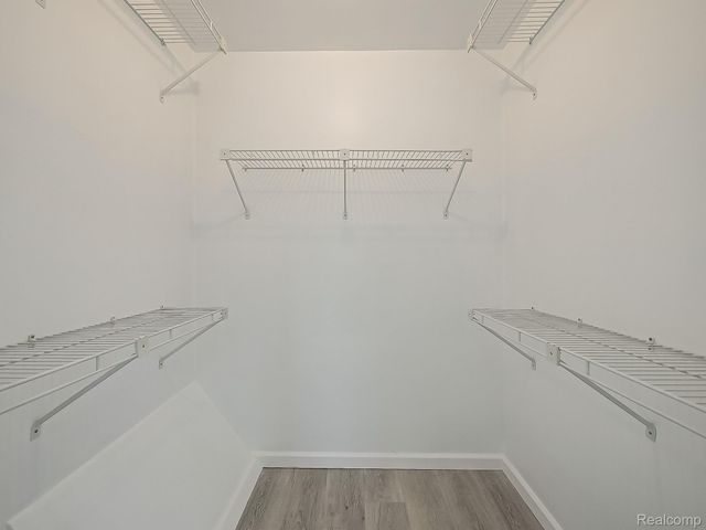 1422 Harbor Drive, Walled Lake, MI 48390