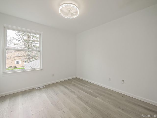 1422 Harbor Drive, Walled Lake, MI 48390