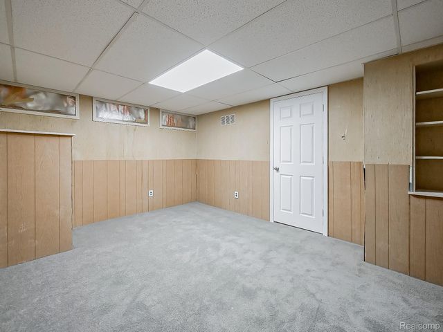 1422 Harbor Drive, Walled Lake, MI 48390