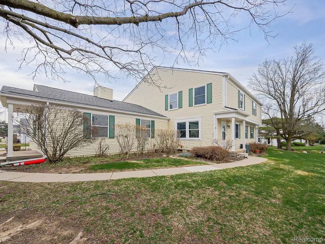 1422 Harbor Drive, Walled Lake, MI 48390