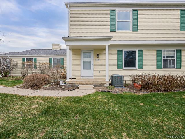 1422 Harbor Drive, Walled Lake, MI 48390