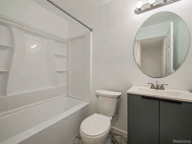 1422 Harbor Drive, Walled Lake, MI 48390