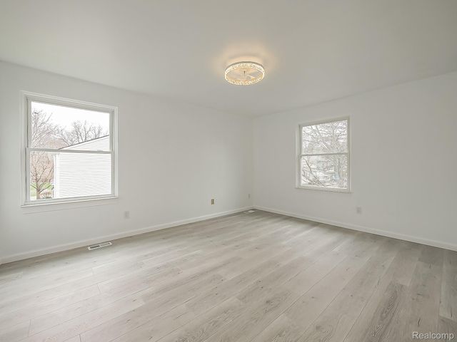 1422 Harbor Drive, Walled Lake, MI 48390