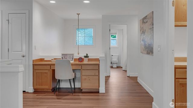 1965 16th Court NE, Issaquah, WA 98029