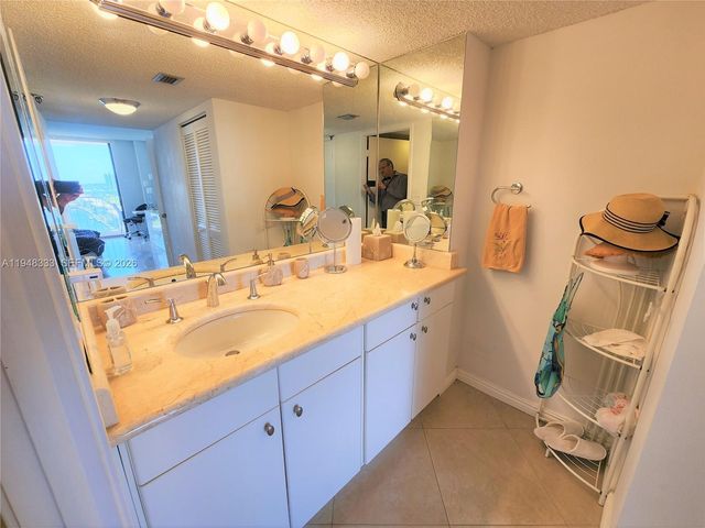 290 174th St 1607, Sunny Isles Beach, FL 33160