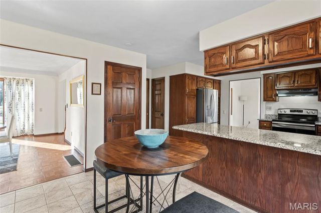 6589 Oak Hill Manor, Glen Carbon, IL 62034