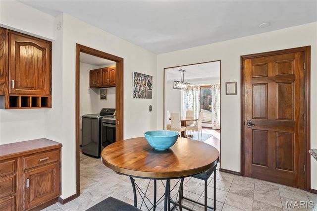 6589 Oak Hill Manor, Glen Carbon, IL 62034