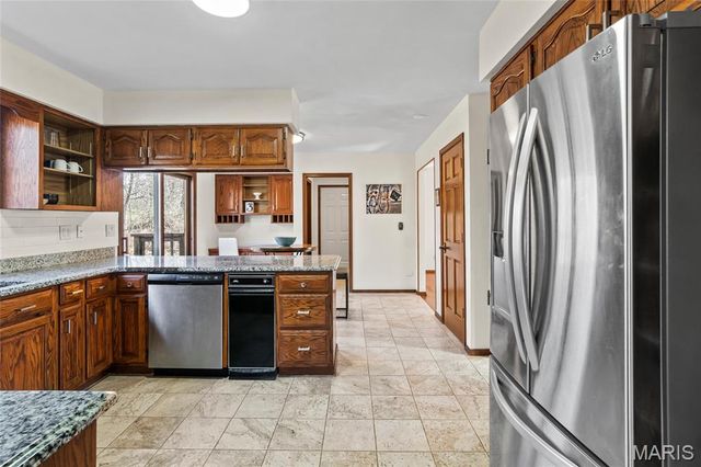 6589 Oak Hill Manor, Glen Carbon, IL 62034