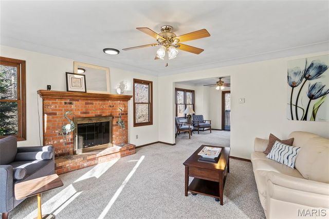 6589 Oak Hill Manor, Glen Carbon, IL 62034