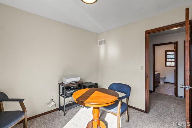 6589 Oak Hill Manor, Glen Carbon, IL 62034