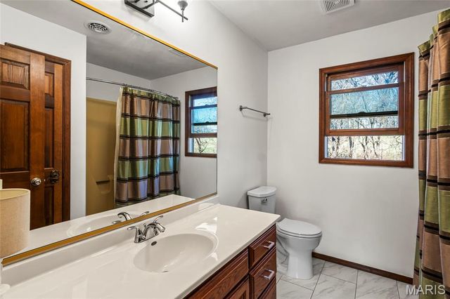 6589 Oak Hill Manor, Glen Carbon, IL 62034