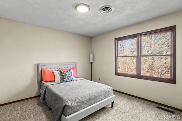 6589 Oak Hill Manor, Glen Carbon, IL 62034