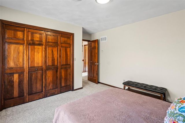 6589 Oak Hill Manor, Glen Carbon, IL 62034