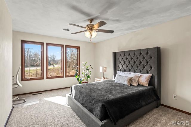 6589 Oak Hill Manor, Glen Carbon, IL 62034