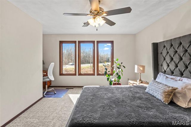 6589 Oak Hill Manor, Glen Carbon, IL 62034