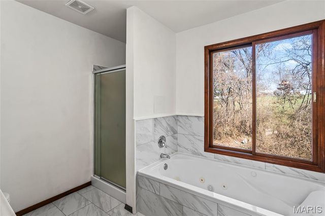 6589 Oak Hill Manor, Glen Carbon, IL 62034