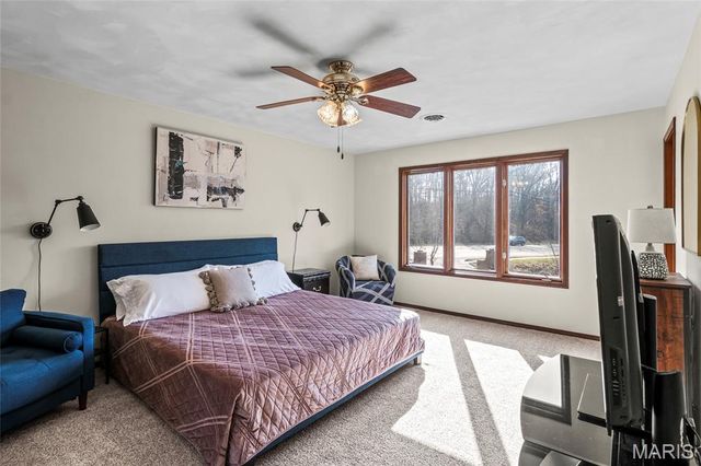 6589 Oak Hill Manor, Glen Carbon, IL 62034