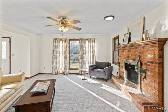 6589 Oak Hill Manor, Glen Carbon, IL 62034