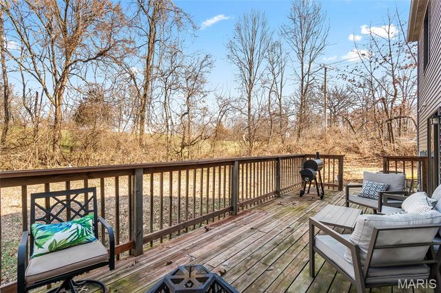 6589 Oak Hill Manor, Glen Carbon, IL 62034