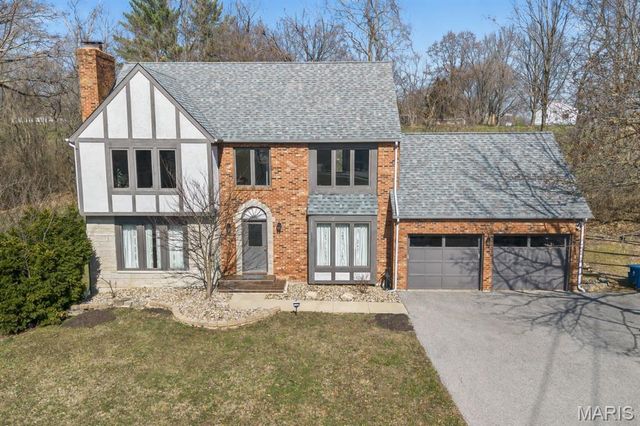 6589 Oak Hill Manor, Glen Carbon, IL 62034