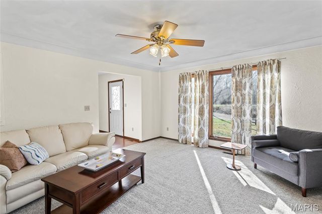 6589 Oak Hill Manor, Glen Carbon, IL 62034