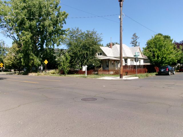 2004 W Broadway Ave, Spokane, WA 99201