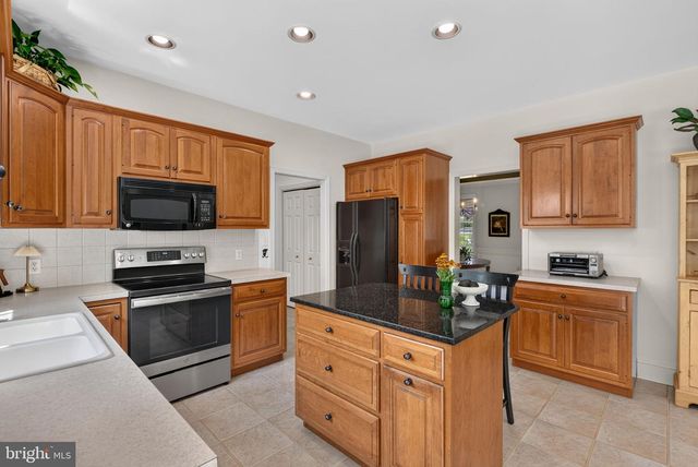 1115 PERSIMMON DR, Lancaster, PA 17601