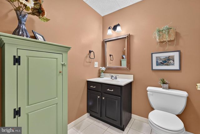 1115 PERSIMMON DR, Lancaster, PA 17601