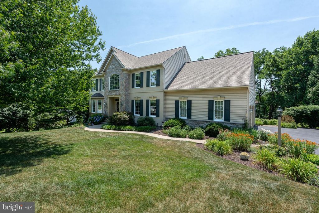 1115 PERSIMMON DR, Lancaster, PA 17601