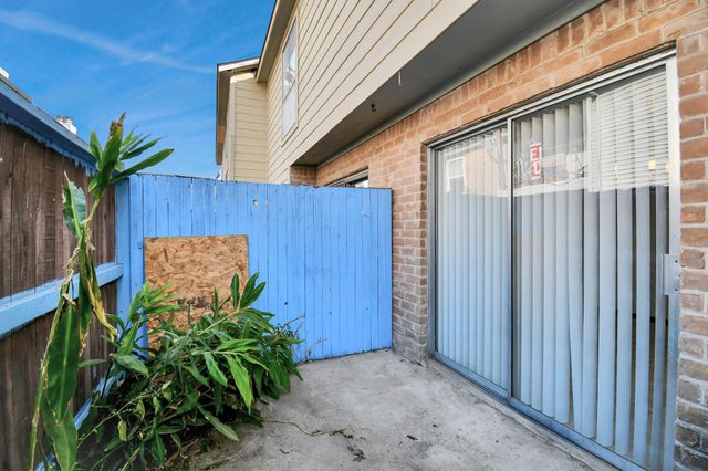 9350 Country Creek Drive 6, Houston, TX 77036