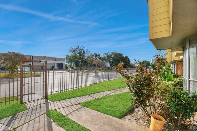 9350 Country Creek Drive 6, Houston, TX 77036