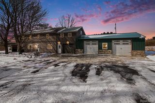 9631 Byron Road, Cohoctah Township, MI 48855